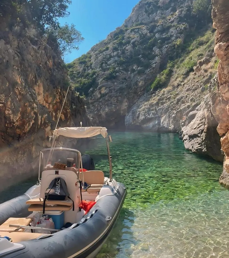 Tour Di Karaburun, Isola Di Sazan E Grotta Di Haxhi Aliu location