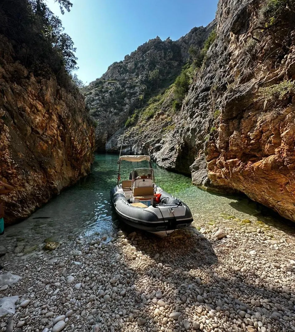 Tour Di Karaburun, Isola Di Sazan E Grotta Di Haxhi Aliu Hotel Vlore Botel